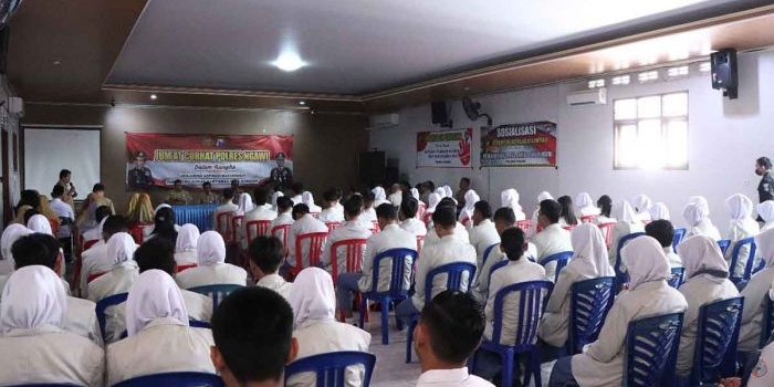Kegiatan Jumat Curhat yang digelar di SMAN 1 Ngawi, Jumat (27/1/2023)