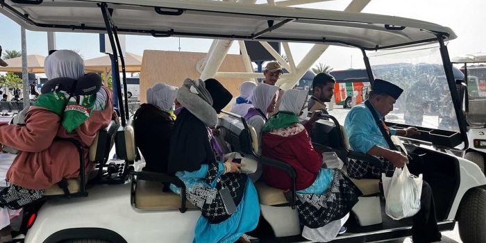 Jamaah Haji Indonesia Kloter Pertama Mendarat di Madinah