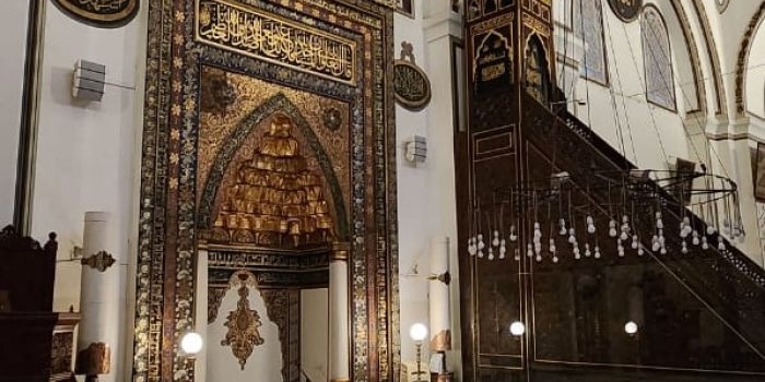 Mihrab dan mimbarnya sangat besar dan artistik. Foto: dok. pribadi