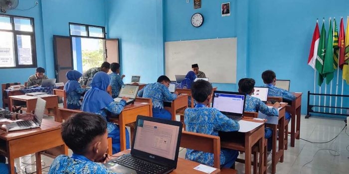 Suasana pembelajaran di MI Muhammadiyah 21 Kapas Bojonegoro.