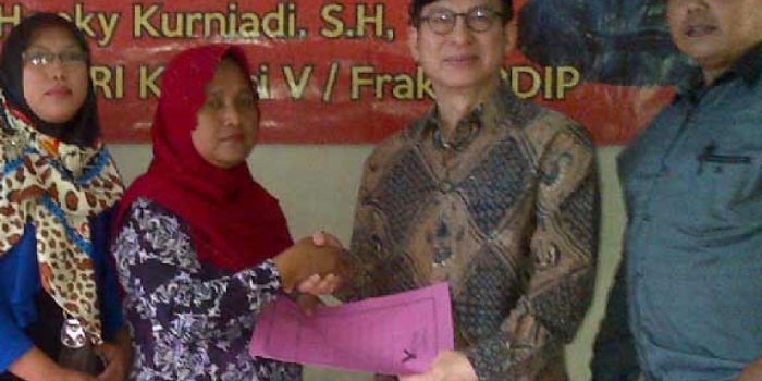 Penyerahan simbolis bantuan PIP. 
