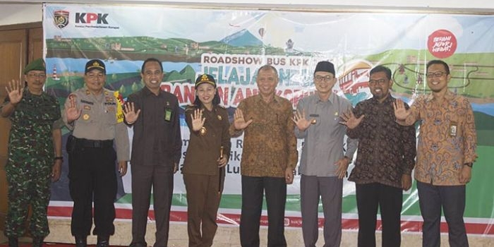 Jajaran pimpinan KPK bersama Bupati Ngawi Ir. Budi Sulistyono.
