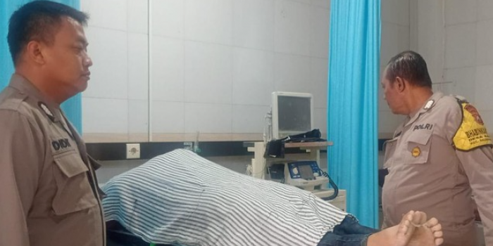 diduga-ngantuk-pemotor-di-gresik-tewas-usai-menabrak-tiang-listrik-depan-makam-karangsemanding