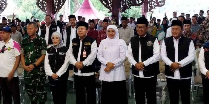 gubernur-khofifah-beri-bantuan-sosial-di-pamekasan