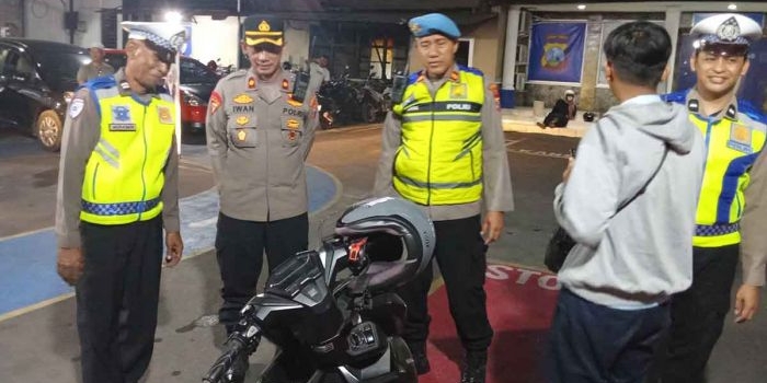 gelar-razia-kryd-polres-kediri-kota-tegakkan-disiplin-lalu-lintas-dan-jaga-kamtibmas