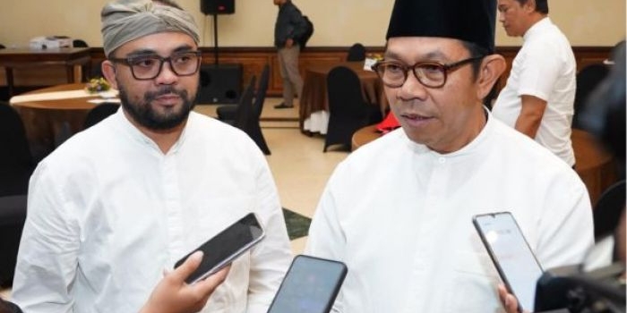 Wali Kota Batu, Nurohman (kanan) dan Wakil Wali Kota Batu, Heli Suyanto saat memberikan keterangan terkait Musrenbang RKPD Kota Batu