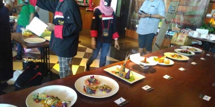 Masakan para peserta saat dihidangkan untuk dinilai.