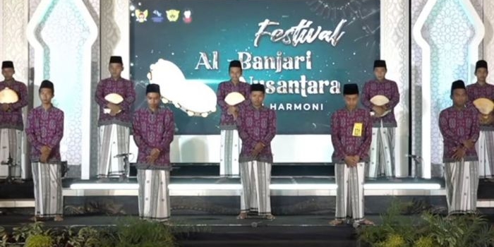 Salah satu grup peserta Festival Al-Banjari Nusantara saat tampil. foto: ist.