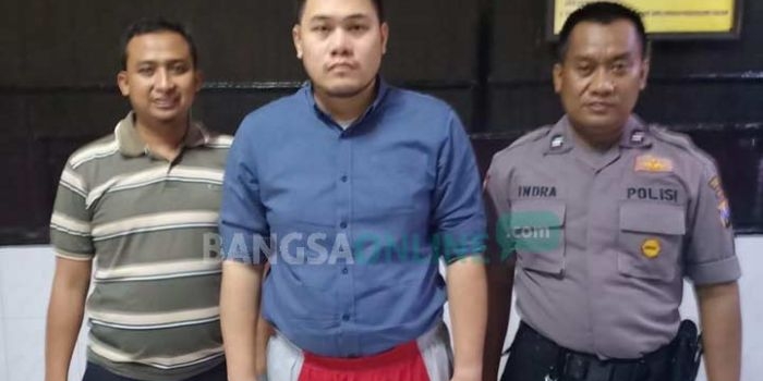 Tersangka Arden Gabriel Sudarto saat penahanan di Mapolrestabes Surabaya.
