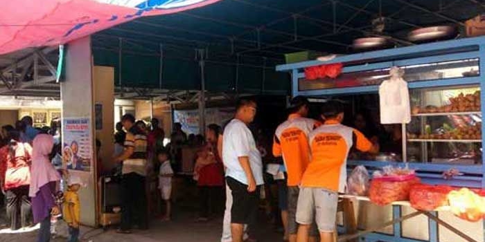 Suasana gerai bakso Swalayan Trunojoyo, Surabaya. foto: OZY/ UTM/ BANGSAONLINE