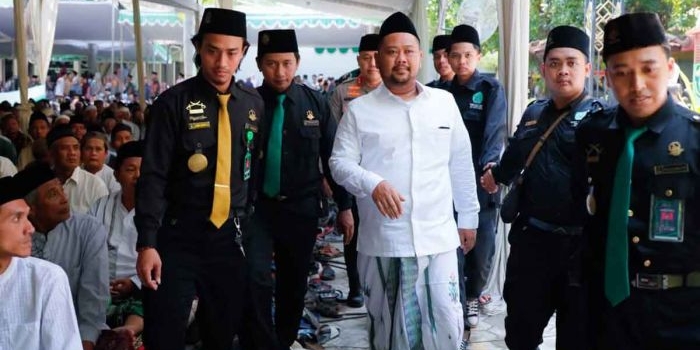 Bupati Gresik, Fandi Akhmad Yani, saat menghadiri haul KH Muhammad Sholeh Tsani Bungah. Foto: Ist
