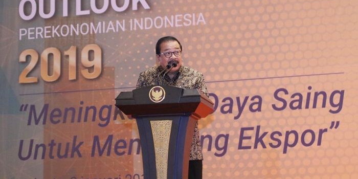 Gubernur Jatim Pakde Karwo menjadi Narasumber bersama dengan Menteri Keuangan dan Menko Perekonomian RI pada Outlook Perekonomian Indonesia 2019 di Ritz Carlton Hotel, Jakarta.