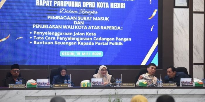 Wali Kota Kediri Vinanda Prameswati saat hadir di Rapat Paripurna. (Ist).