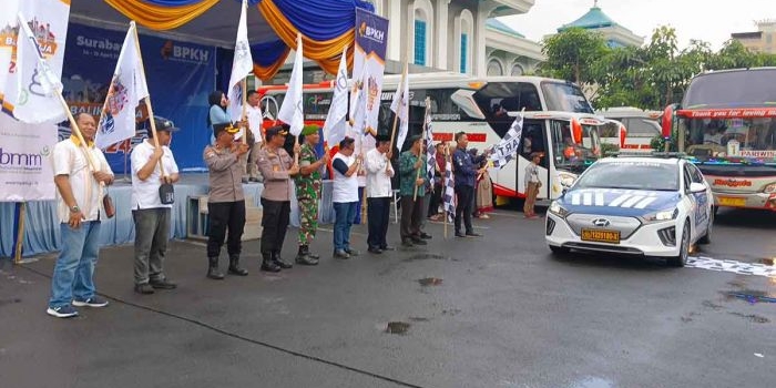 berangkatkan-ratusan-peserta-balik-kerja-dari-surabaya-bpkh-sediakan-20-armada