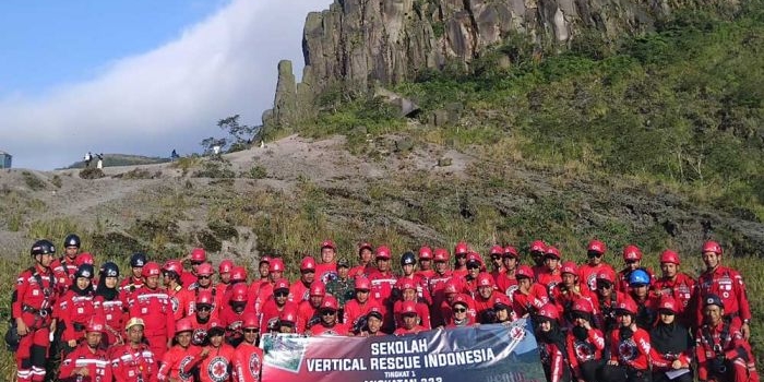 puluhan-relawan-ikuti-sekolah-vertical-rescue-indonesia