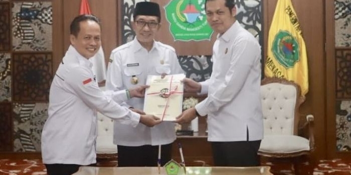 pemkab-dan-kejari-pamekasan-teken-nota-kesepakatan-layanan-hukum-perdata-dan-tun