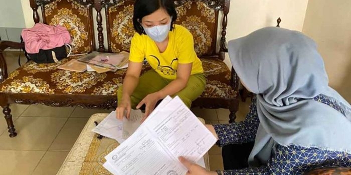 Penderita hemofilia saat dikunjungi petugas dari BPJS Kesehatan.