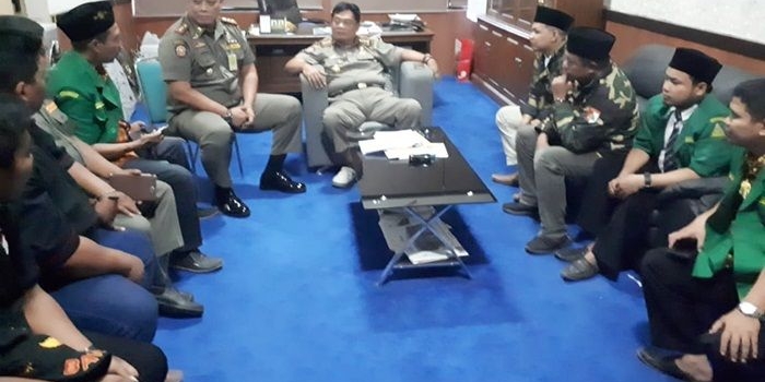 Ketua GP Ansor Sidoarjo H Rizza Ali Faizin dan Kepala Satpol PP Sidoarjo Widyantoro.