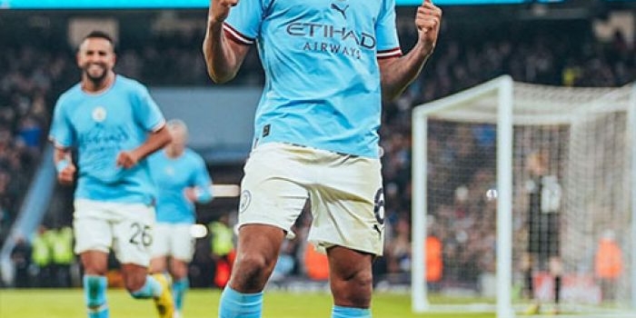 Nathan Ake mencetak gol penentu kemenangan Manchester City atas Liverpool pada laga Carabao Cup.