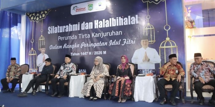 halalbihalal-perumda-tirta-kanjuruhan-bupati-malang-serahkan-penghargaan-masa-bakti