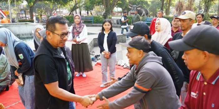 wujudkan-kota-bersih-pemkot-batu-naikkan-honor-dan-perhatikan-kesejahteraan-garda-depan-kebersihan