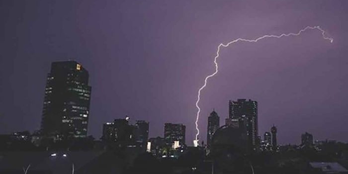 bmkg-peringatkan-cuaca-ekstrem-di-jatim-hingga-19-november-waspadai-bencana-hidrometeorologi