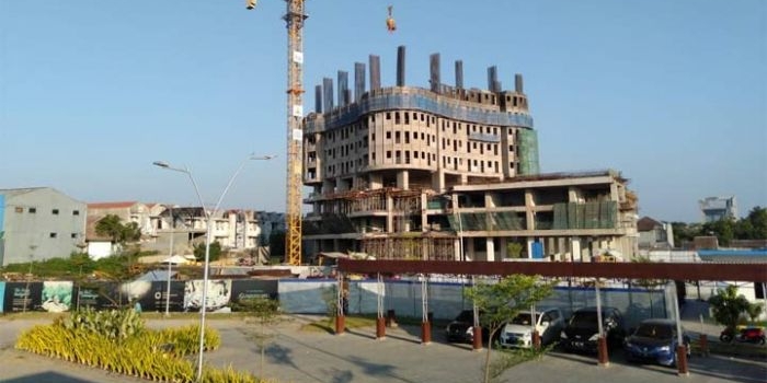 Apartemen dan Mall Grand Dharmahusada Lagoon yang saat ini masih proses pembanguna.