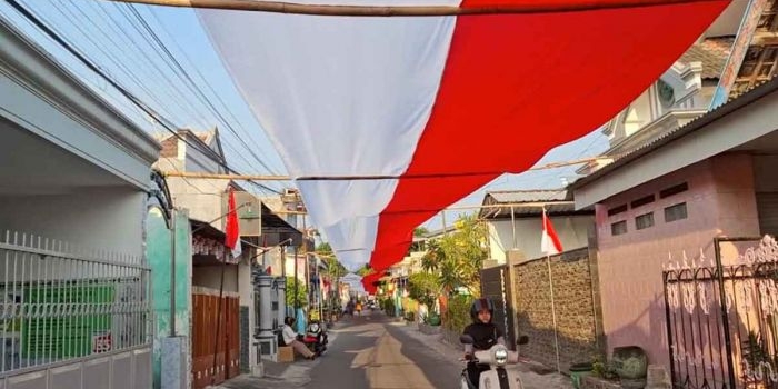 Bendera Merah Putih sepanjang 480 meter di Kediri.