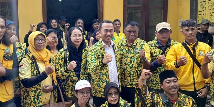 diantar-sejumlah-pengurus-pk-djoko-prihatin-resmi-daftar-calon-ketua-dpd-partai-golkar-kota-malang