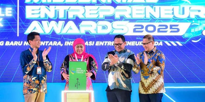 pecahkan-rekor-muri-gubernur-khofifah-apresiasi-capaian-siswa-sma-double-track