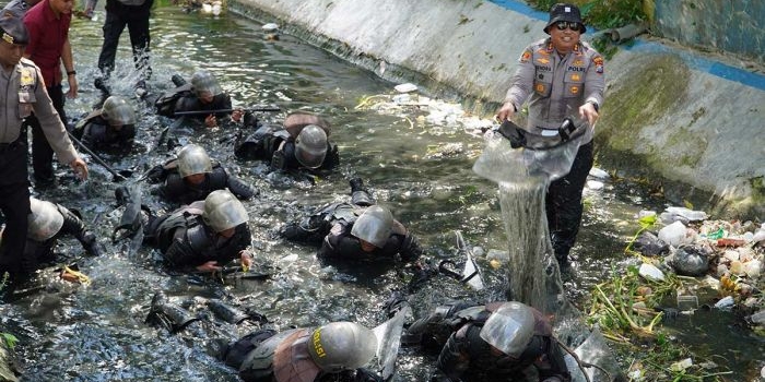 kapolres-pamekasan-pimpin-latihan-phh-dan-pembinaan-bintara