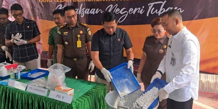kejari-tuban-musnahkan-barang-bukti-70-perkara-termasuk-sabu-dan-ribuan-pil-terlarang