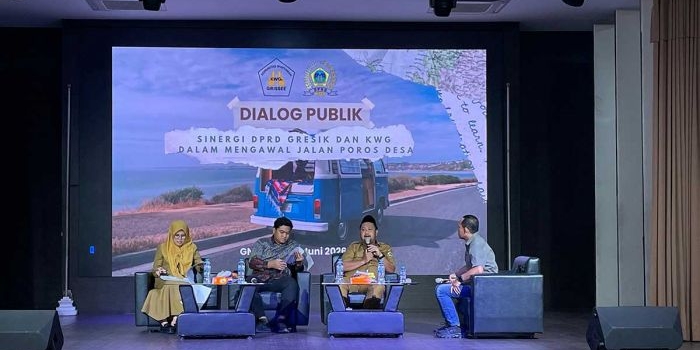 Bupati Gresik bersama Ketua DPRD Gresik dan Kepala DPUTR Gresik ketika menjadi narasumber dalam dialog publik. Foto: Ist