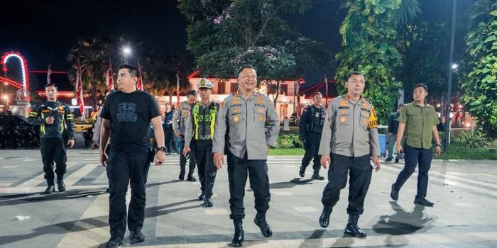 cegah-gangguan-kamtibmas-di-malam-hari-polrestabes-surabaya-adakan-patroli-skala-besar
