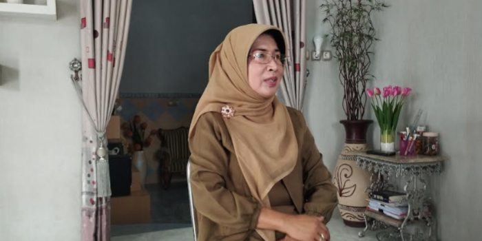 Chamariyah, pelapor atas dugaan penggelapan dan penipuan saat ditemui di kediamannya.