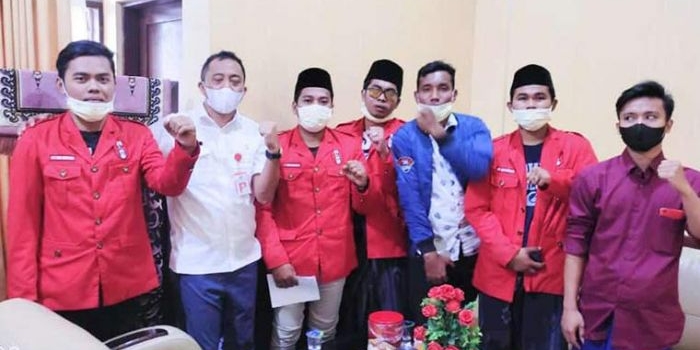 Pengurus GMNI Cabang Kabupaten Pamekasan saat melakukan audiensi dengan Badan Keuangan Daerah.