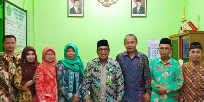 Kasubdit Advokasi Haji Kemenag RI, Muhammad Agus Syafik, foto bersama jajaran Kemenag Tuban.