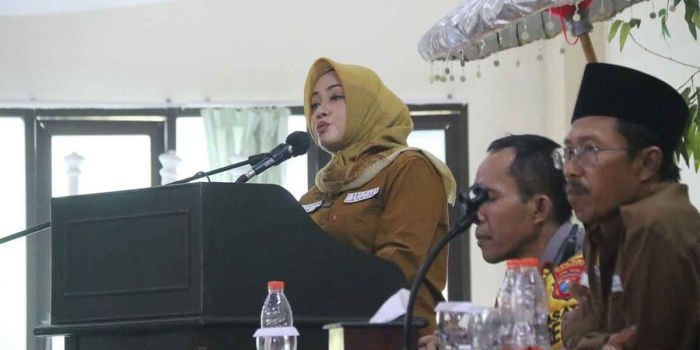 Bupati Mojokerto, Ikfina Fahmawati, ketika membuka rakor FKUB.