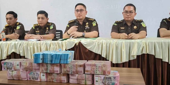 kasus-dugaan-korupsi-dam-kali-bentak-tersangka-mm-titipkan-rp11-miliar-ke-kejari-blitar