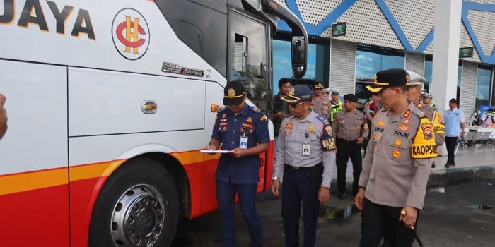 ramp-check-angkutan-umum-di-terminal-patria-blitar-polisi-pastikan-kelaikan-kendaraan