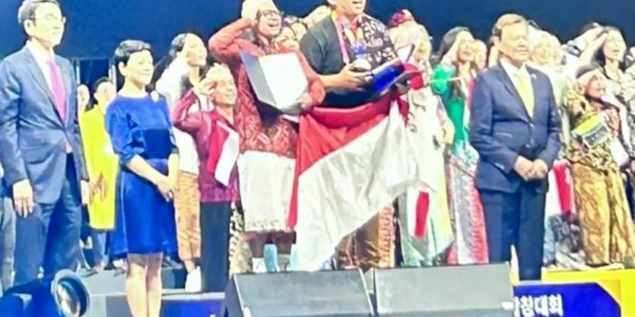 Kelompok paduan suara Gita Bumi Shine Harmony Choir berhasil meraih prestasi membanggakan dengan menjuarai World Choir Games 2023 di Korea Selatan.