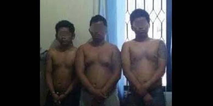 Ketiga tersangka pencuri motor saat diamankan. foto: ekoyono/ BANGSAONLINE