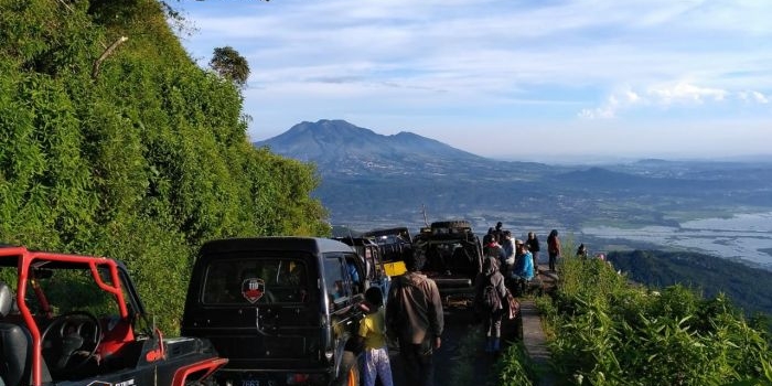 Sewa Jip Wisata di Gunung Telemoyo Jawa Tengah, Berikut Harganya. Foto: Ist