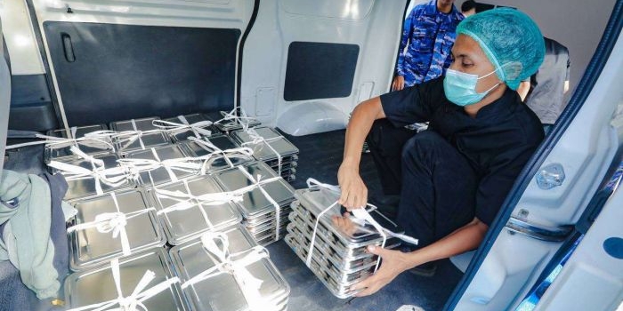 Ratusan paket makanan yang disajikan di tempat makan stainless tiba ke sekolah-sekolah di kota Bandung (dok. Pemkot Bandung)