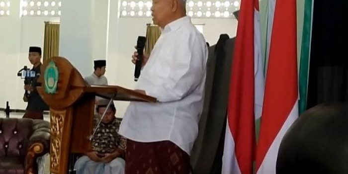  Prof Dr KH Asep Saifuddin Chalim, MA, saat memberikan sambutan pada MPJ Fest 2022 yang digelar Media Pondok Jawa Timur (MPJ) di Masjid Kampus Institut Pesantren KH Abdul Chalim (IKHAC), Pacet, Mojokerto, Jawa Timur, Sabtu (24/12/2022). Foto: mma
