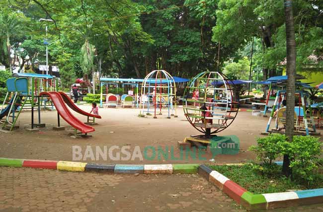 Hutan Kota dan Taman Bermain Anak di Semanding Sepi