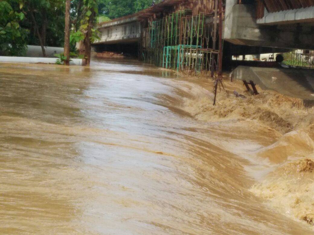 Banjir yang melanda beberapa desa di Pacitan. 