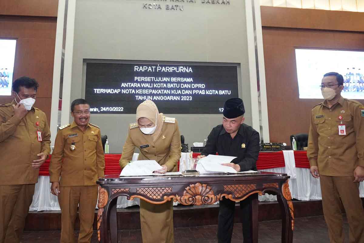 Wali Kota Batu dan Pimpinan DPRD Teken Kesepakatan KUA PPAS 2023