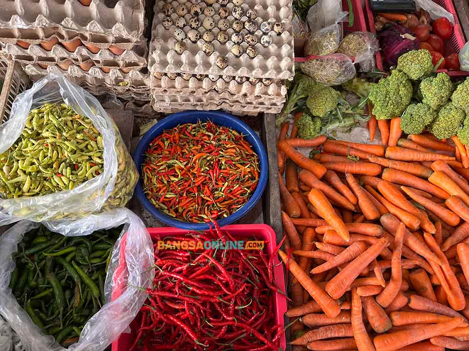 Harga sembako di Jatim hari ini cenderung stabil. Foto: Sulthon/Bangsaonline.