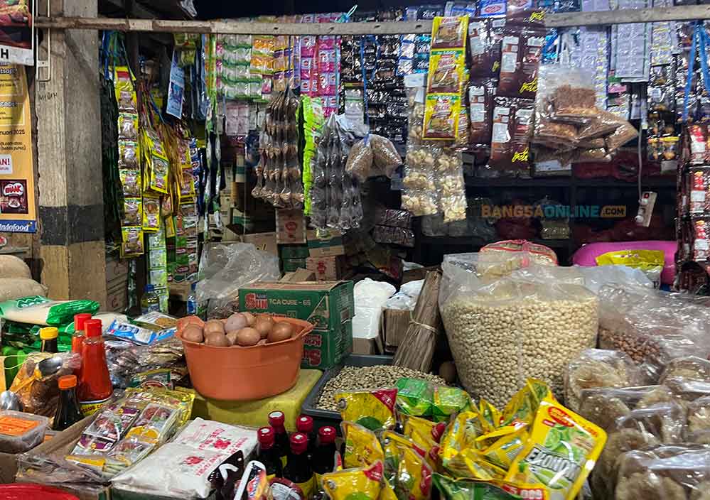Salah satu pedagang di Pasar Baru Tuban. Foto: Bangsaonline.
